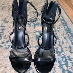 Sexy Forever 21 black strappy heels 💃🏼